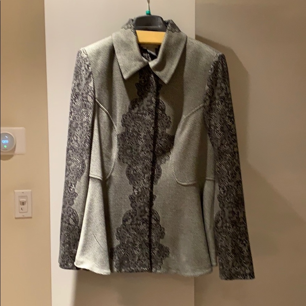 Eccoci A-lone blazer with rear peplum